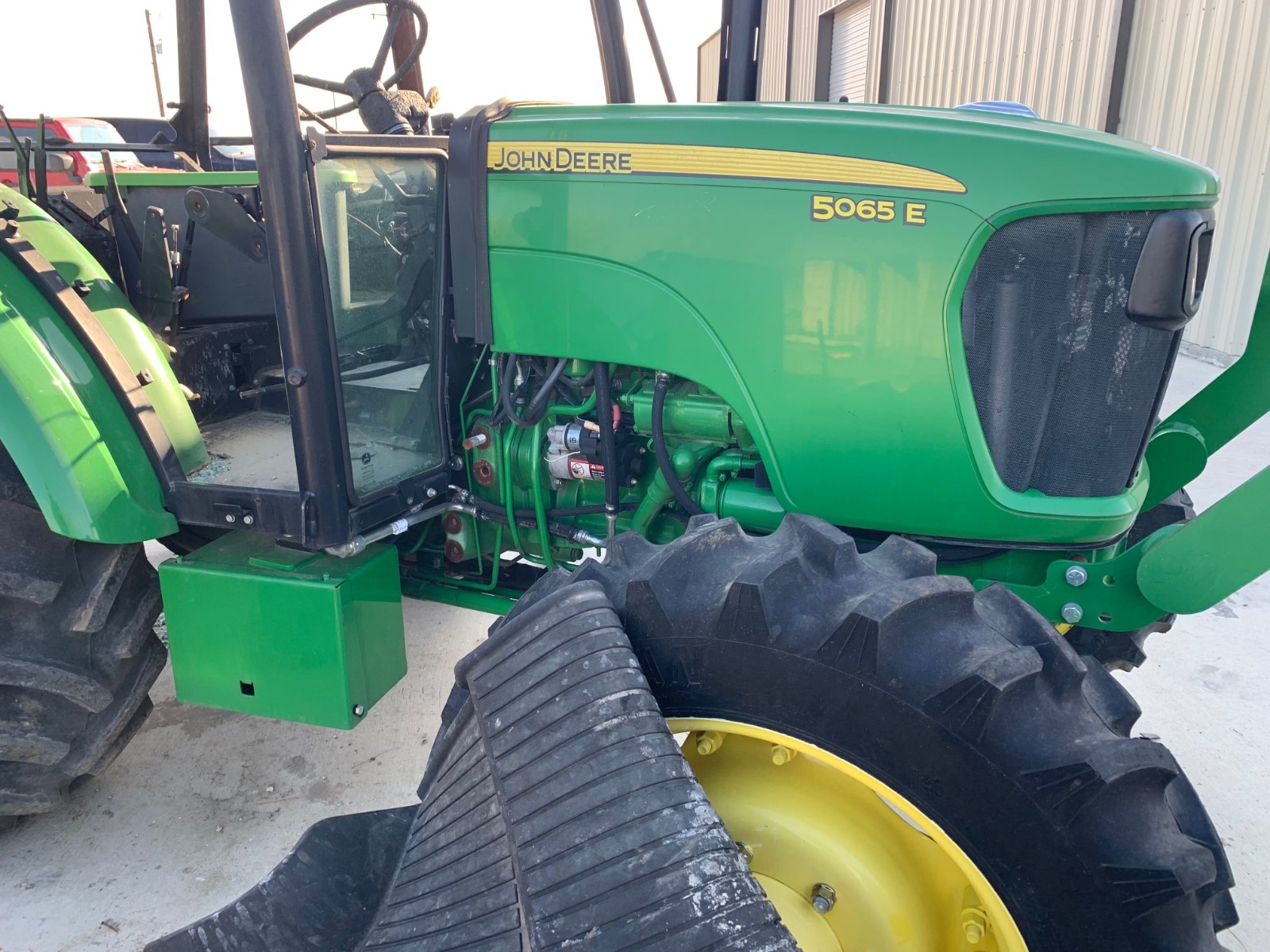 2015 JOHN DEERE 5065E TRACTOR