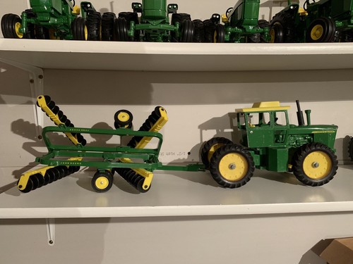 1/16 John Deere 7520 And Center Fold Yellow Gang Disc. Ertl Very Rare