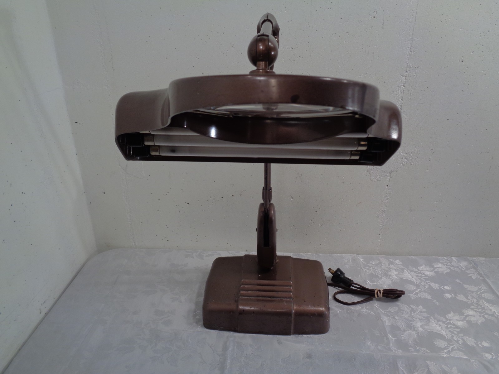 Dazor M-270 Floating Magnifying Desk Task Work Table Lamp Industrial Adjustable