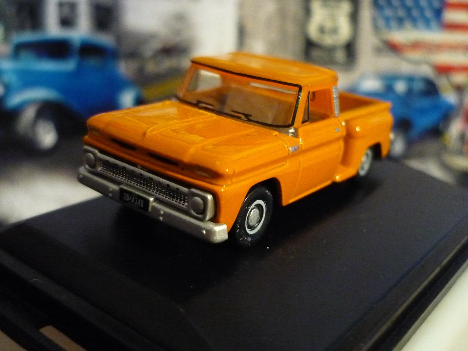 Oxford 1965 CHEVROLET STEPSIDE PICKUP Orange 1/87 HO die-cast  lot O NEW in BOX