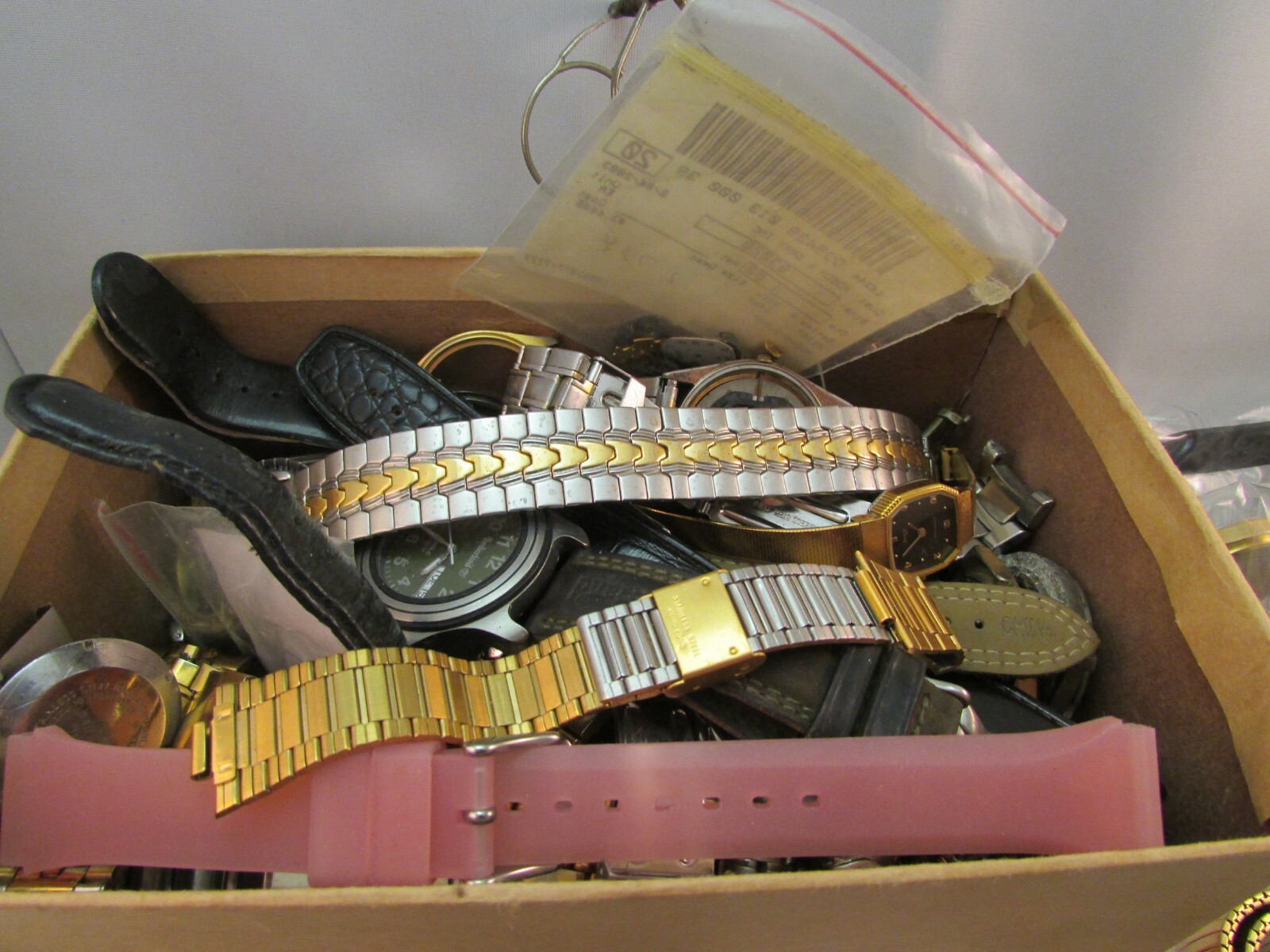 LARGE LOT Wrist Watches Backs Parts Bands CITIZEN HELBROS WITTNAUER WALTHAM