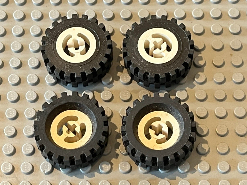 4 X Lego Roue Ref 2346+3482c02 White / Set 4549 8872 1621 6770 8210 8830 6885...