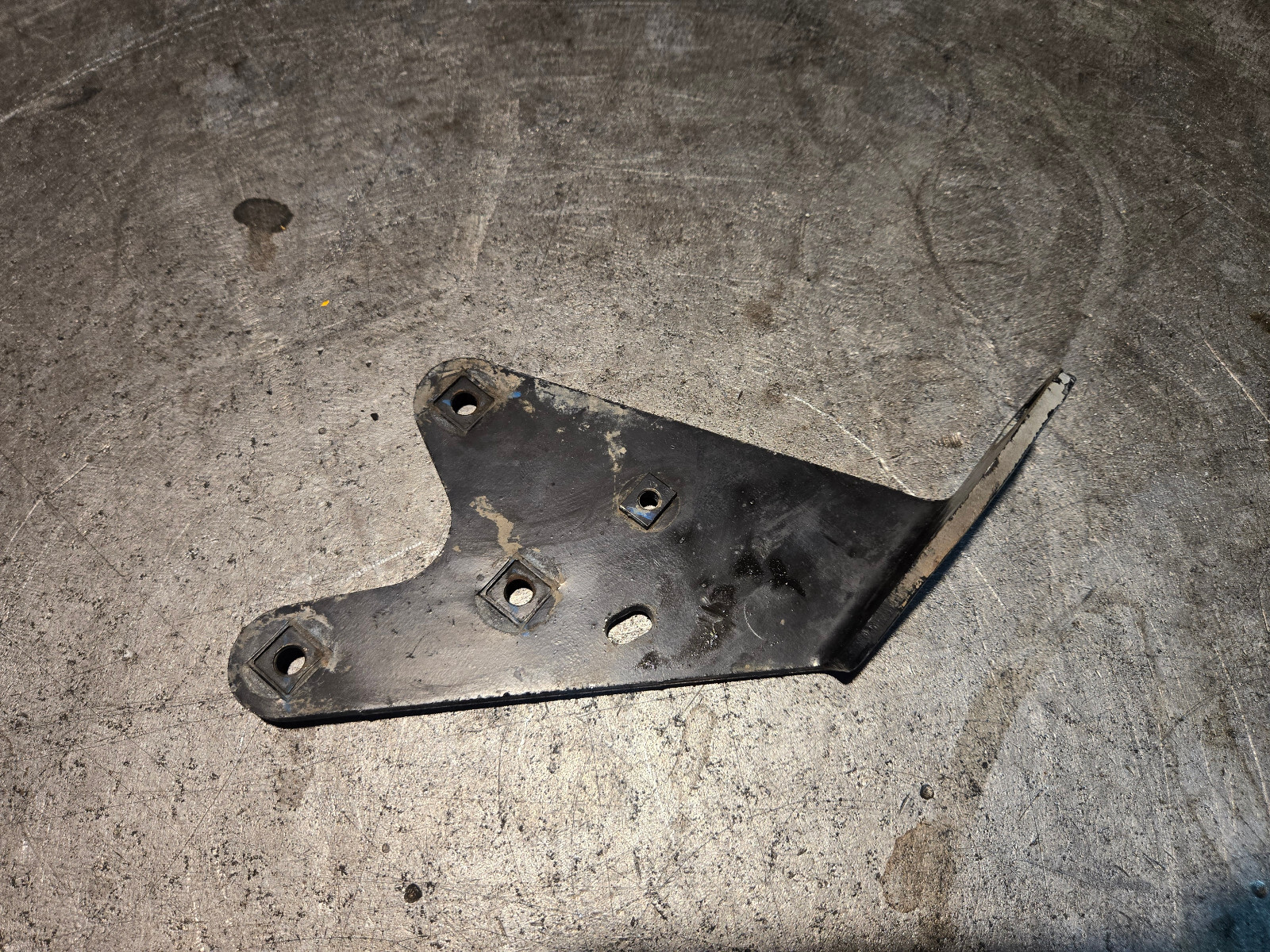 2020 6.7l CUMMINS Mopar 68366679AB Power Steering Pump Bracket - Picture 4 of 5
