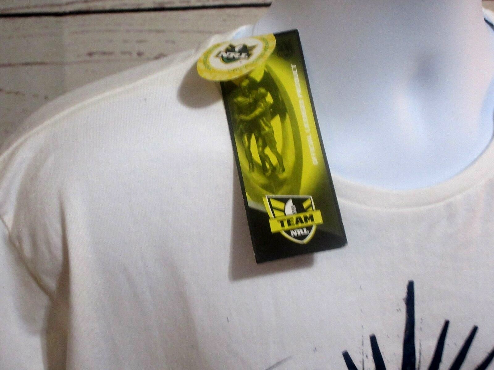 2004 North Queensland Cowboys Team NRL Men's XXL Graphic White T-Shirt NWT