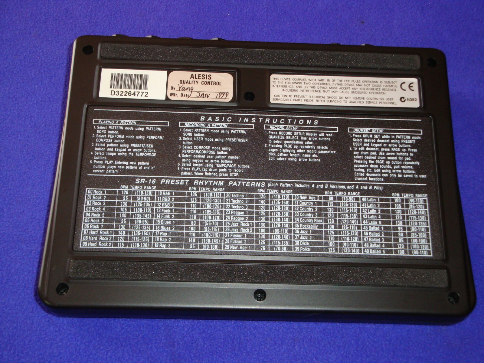 Alesis SR-16 Drum Machine,16 BIT STEREO DRUM MACHINE