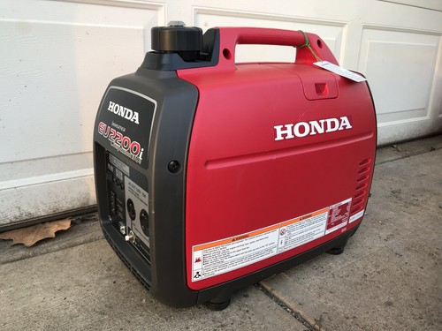 NEW HONDA Generator / Inverter EU2200i Companion QUIET 2200 watts / 30 Amp