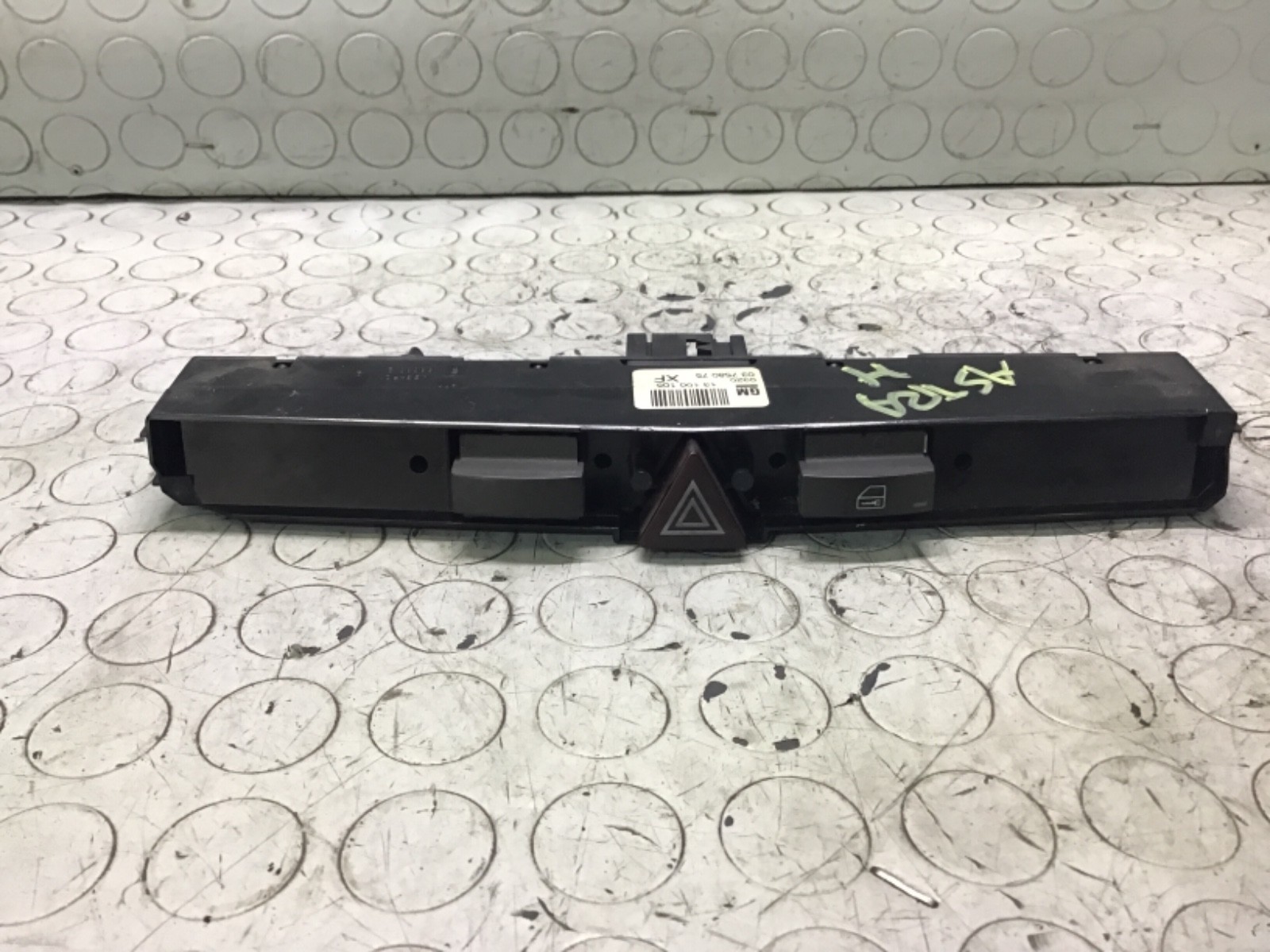 Pulsantiera centrale OPEL ASTRA H 13100105