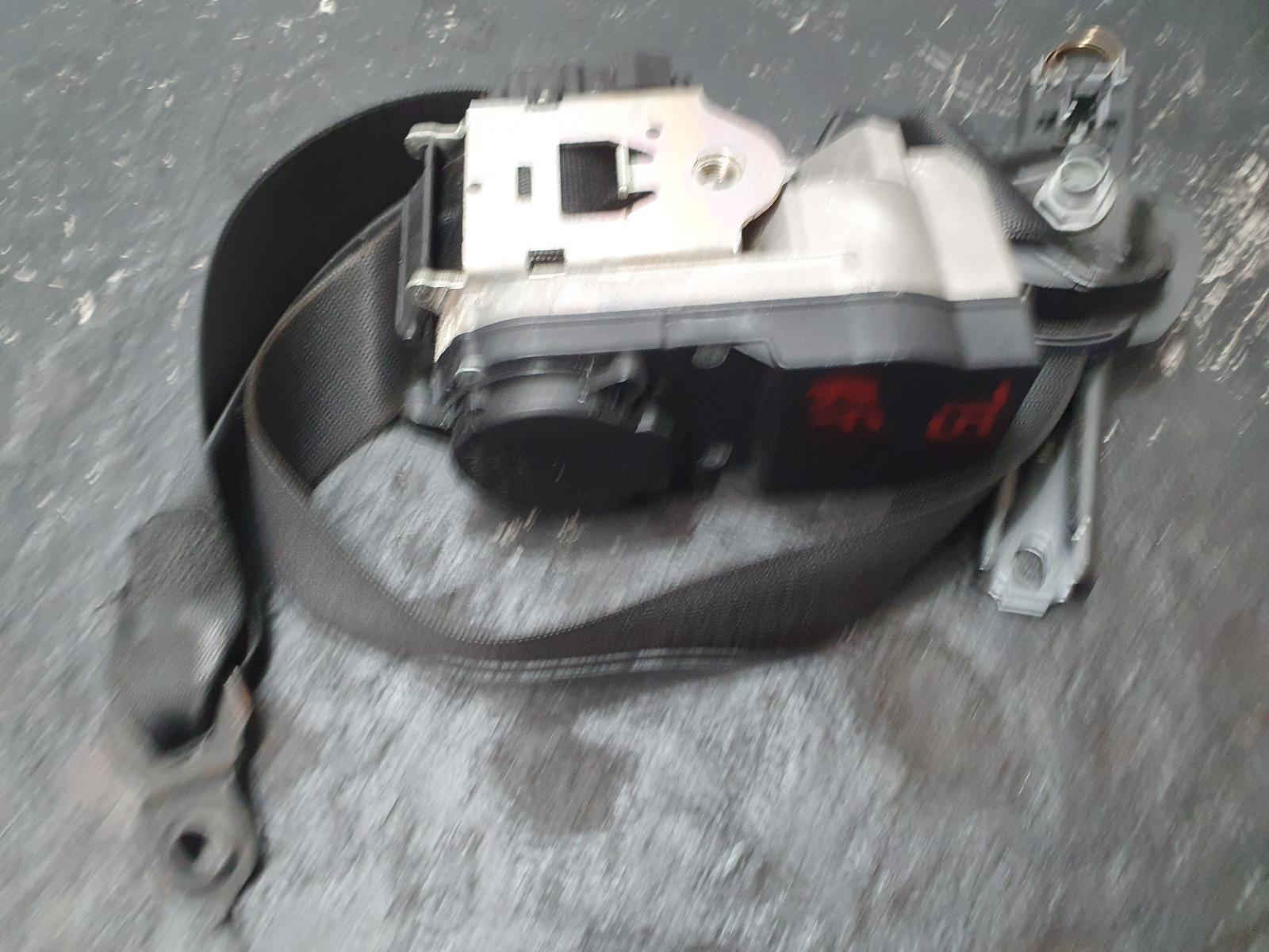 2006 Seat M Class MERCEDES RH FRONT BELT ONLY W164 09/05-12/11 image 2