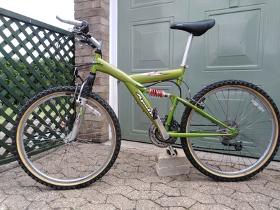 apollo guru mens hybrid bike
