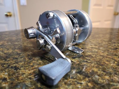 Abu Ambassadeur 2500C Fishing Reel Vintage 1980 Silver EUC Abu Ambassadeur 2500C Fishing Reel Vintage 1980 Silver EUC