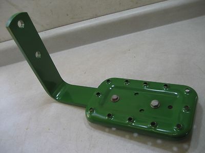 JOHN DEERE MODEL TRACTOR A TO 730 TRACTOR STEP.  FITS ALL MODELS