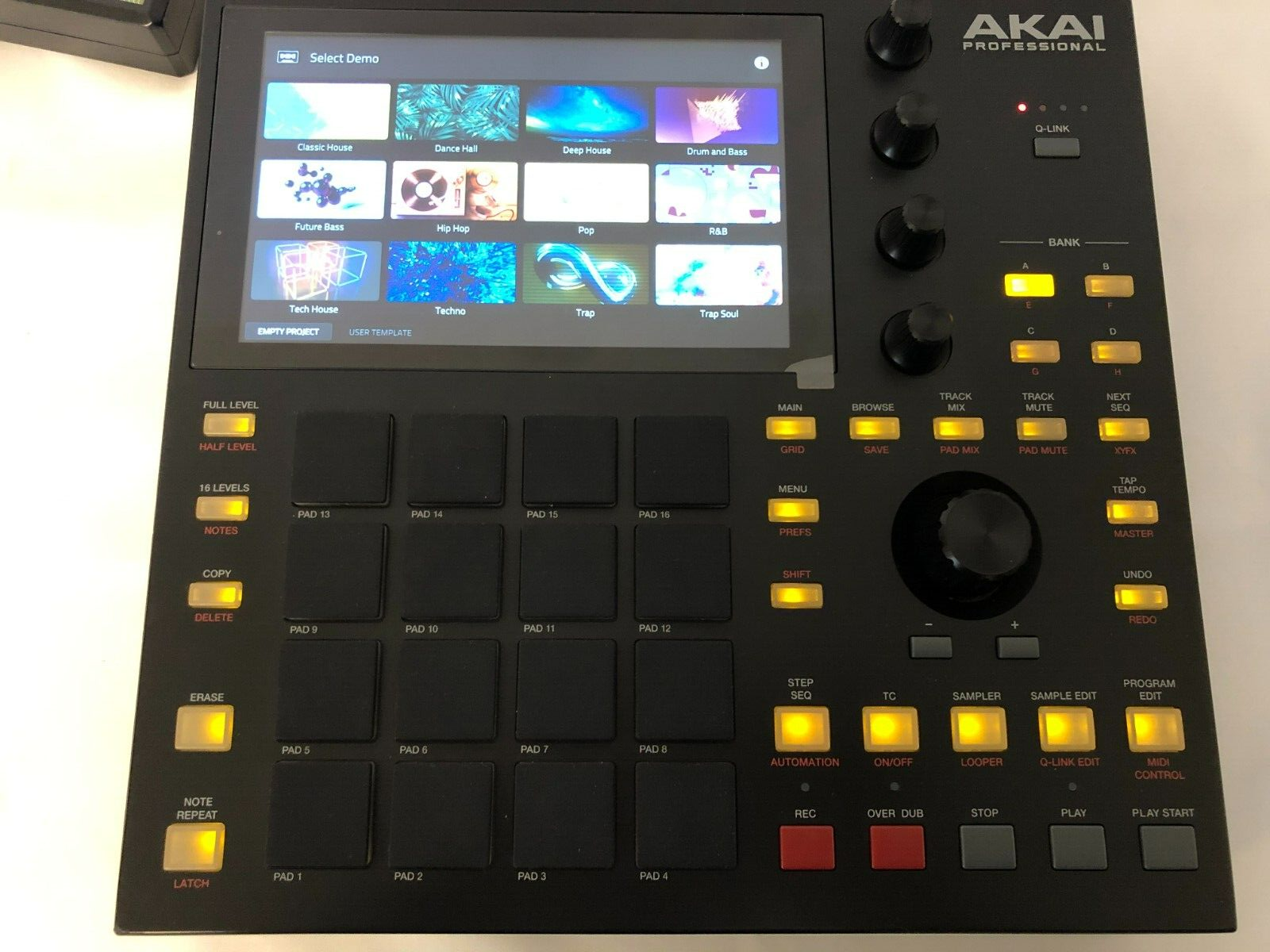 Akai Professional MPC One Standalone Music Production Center Akai Professional MPC One Standalone Music Production Center