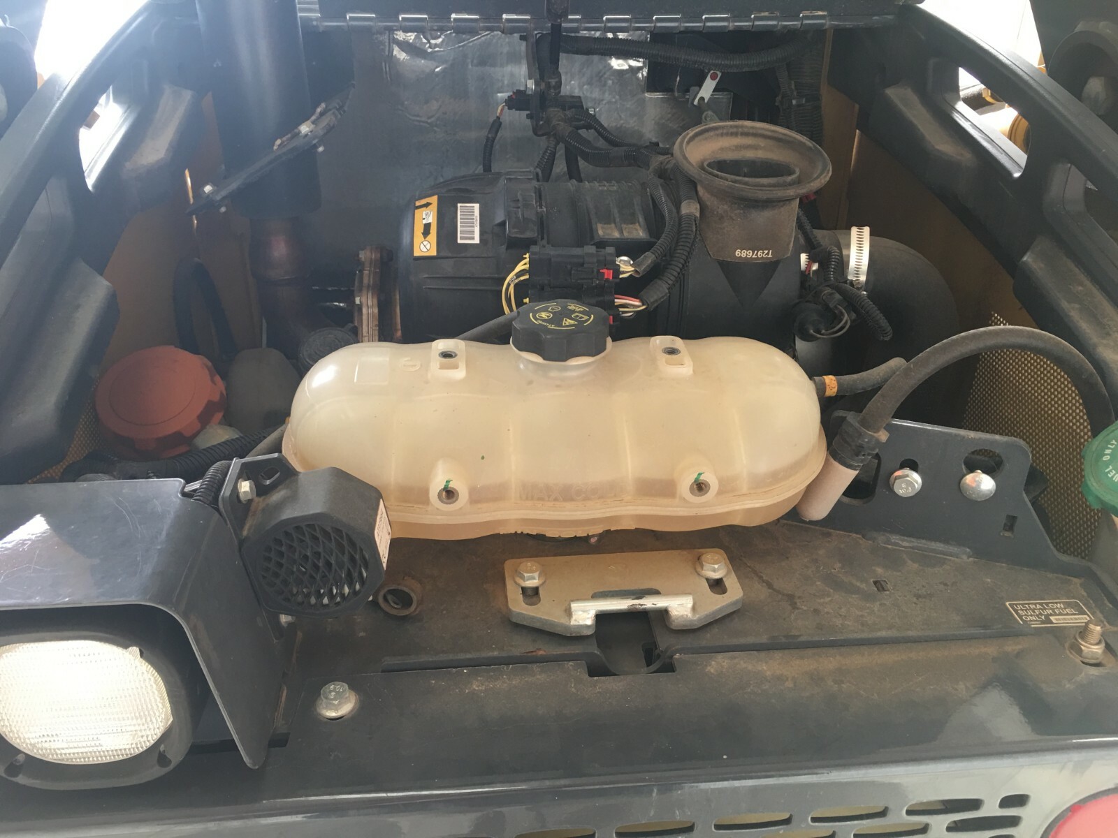 2014 John Deere 323E CTL Track Loader ( 145 hours ) 74 HP ( 9440 lbs ) 2 Speed