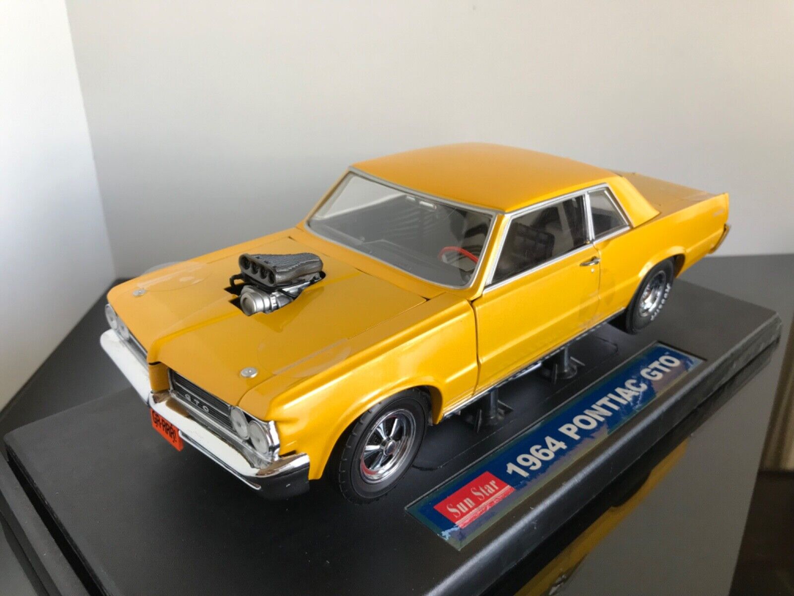 1:18 SUNSTAR 1964 PONTIAC GTO STREET FIGHTER DRAG CAR YELLOW 1:18 SUNSTAR 1964 PONTIAC GTO STREET FIGHTER DRAG CAR YELLOW