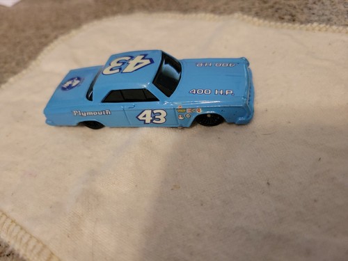 Hot Wheels 1964 Plymouth Belvedere Salute To Richard Petty