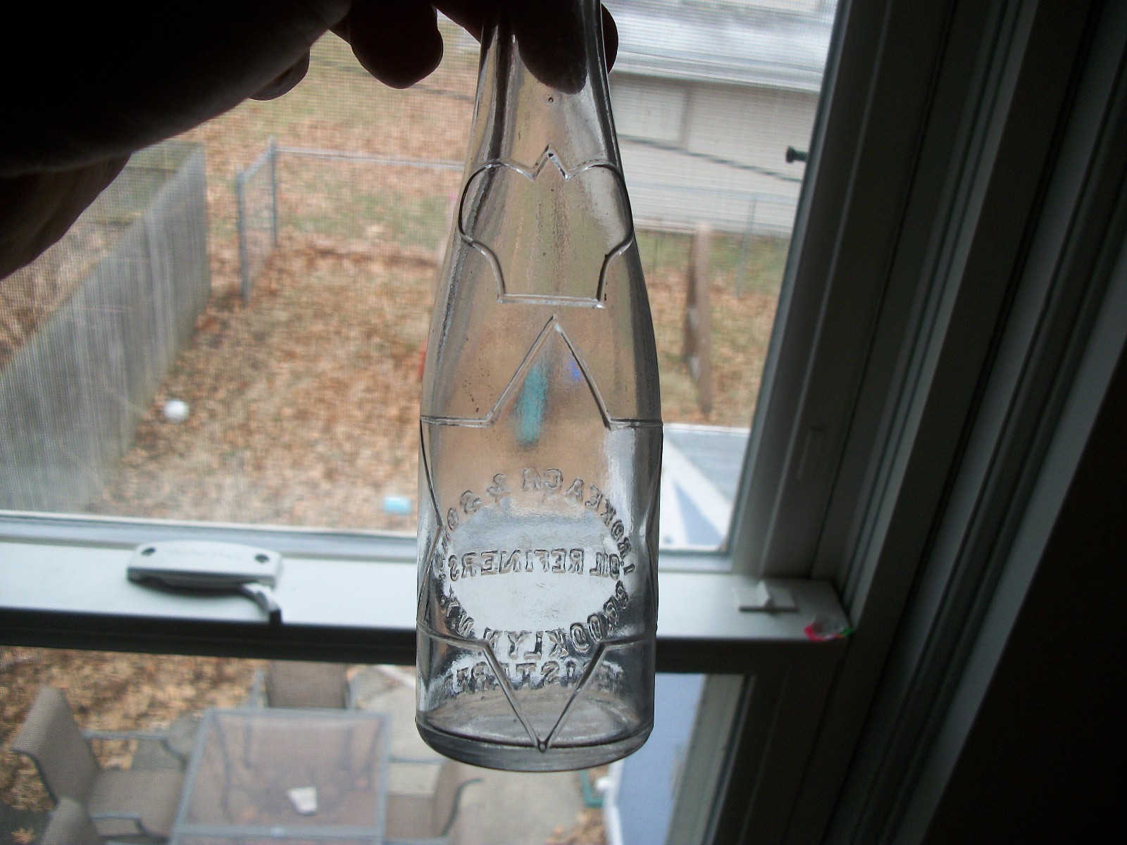 I ROKEACH & SONS OIL REFINER BROOKLYN NEW YORK SMALL SIZE LUBRICATION BOTTLE