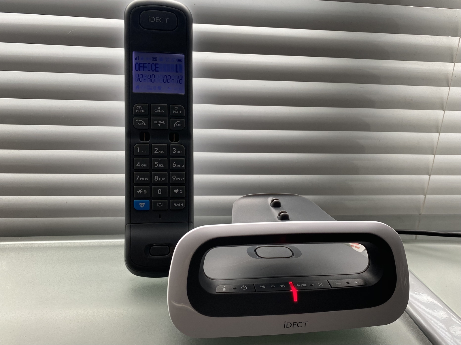 iDECT Loop Single Cordless Telephone with Answer Machine White