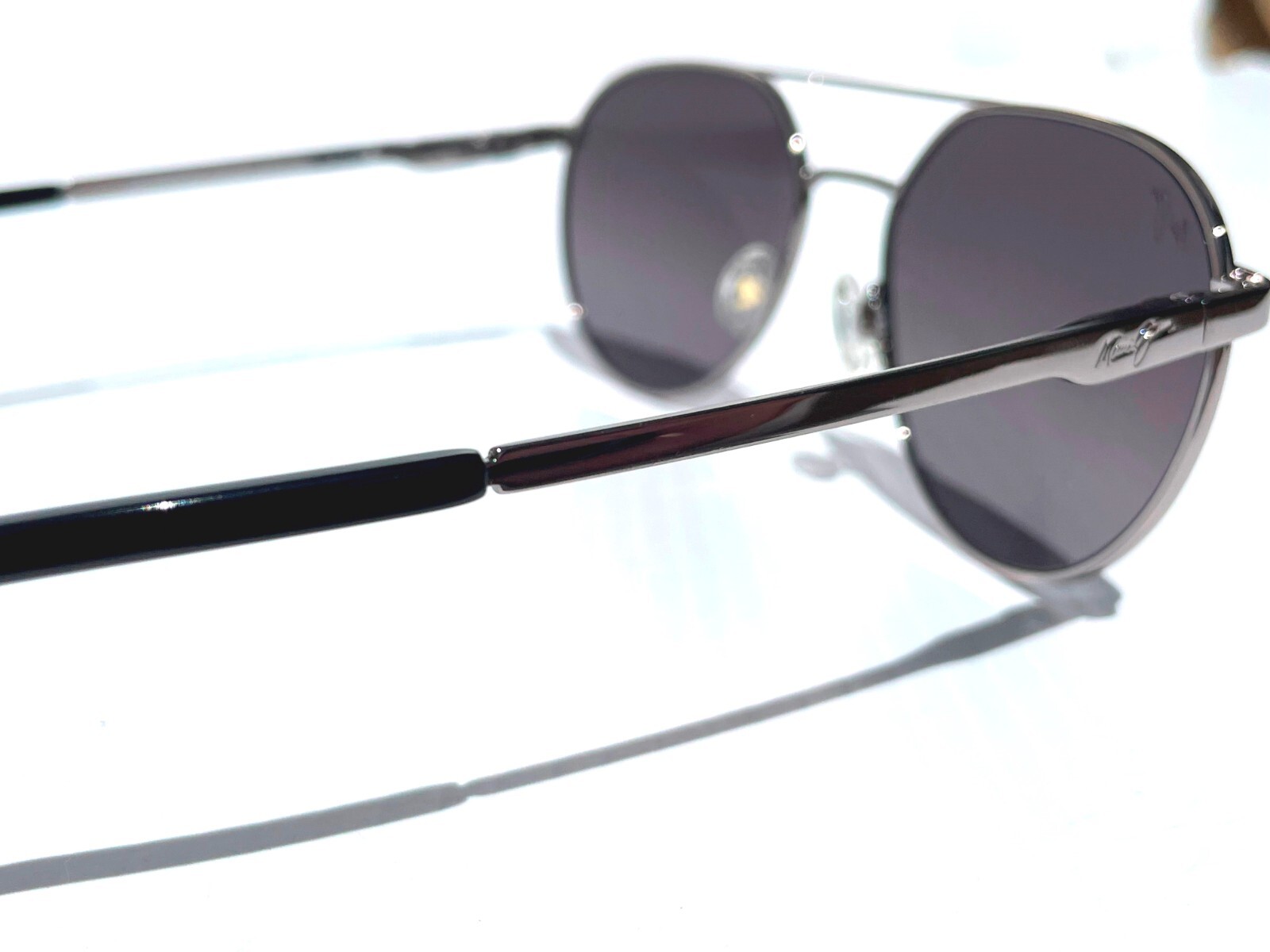 Pre-owned Maui Jim Waterfront Silver Polarized Silver Black Mirror Sunglass Dsb830-11