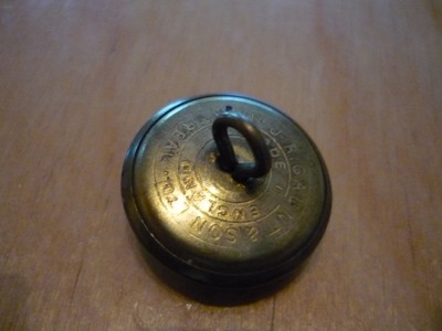1 ANTIQUE & VGTE UNIFORM  METAL BUTTON - CANADIAN ARMED FORCE 22 REG -1 