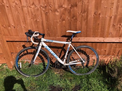Carrera Virtuoso racing road bike white/blue
