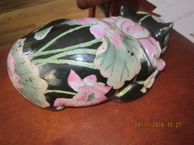 porcelaine cat make in macau