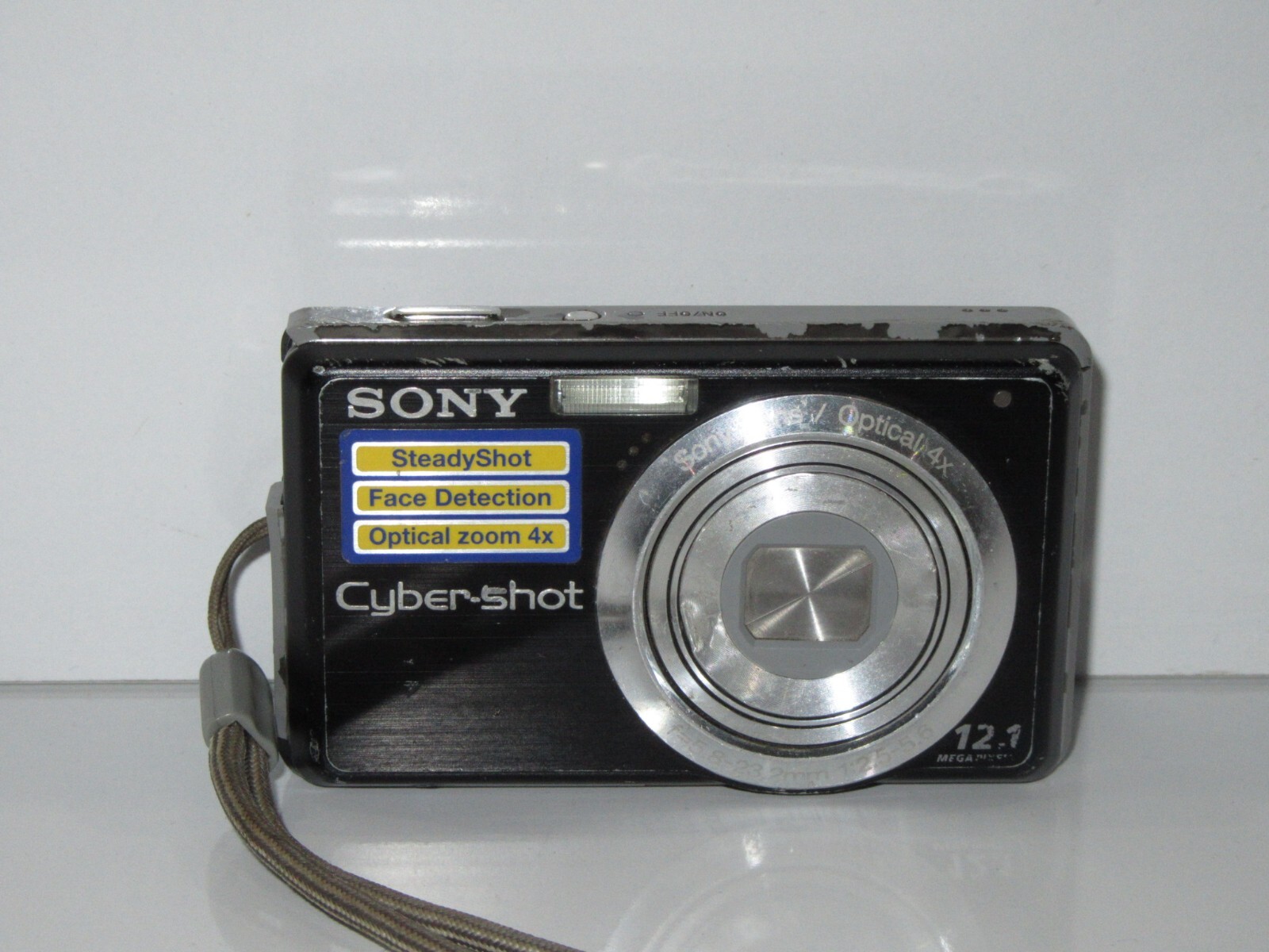 Sony Cyber-shot DSC-P100 本体と付属品 Sony Cyber-shot DSC-P100 5.1MP Digital Camera - Silver for