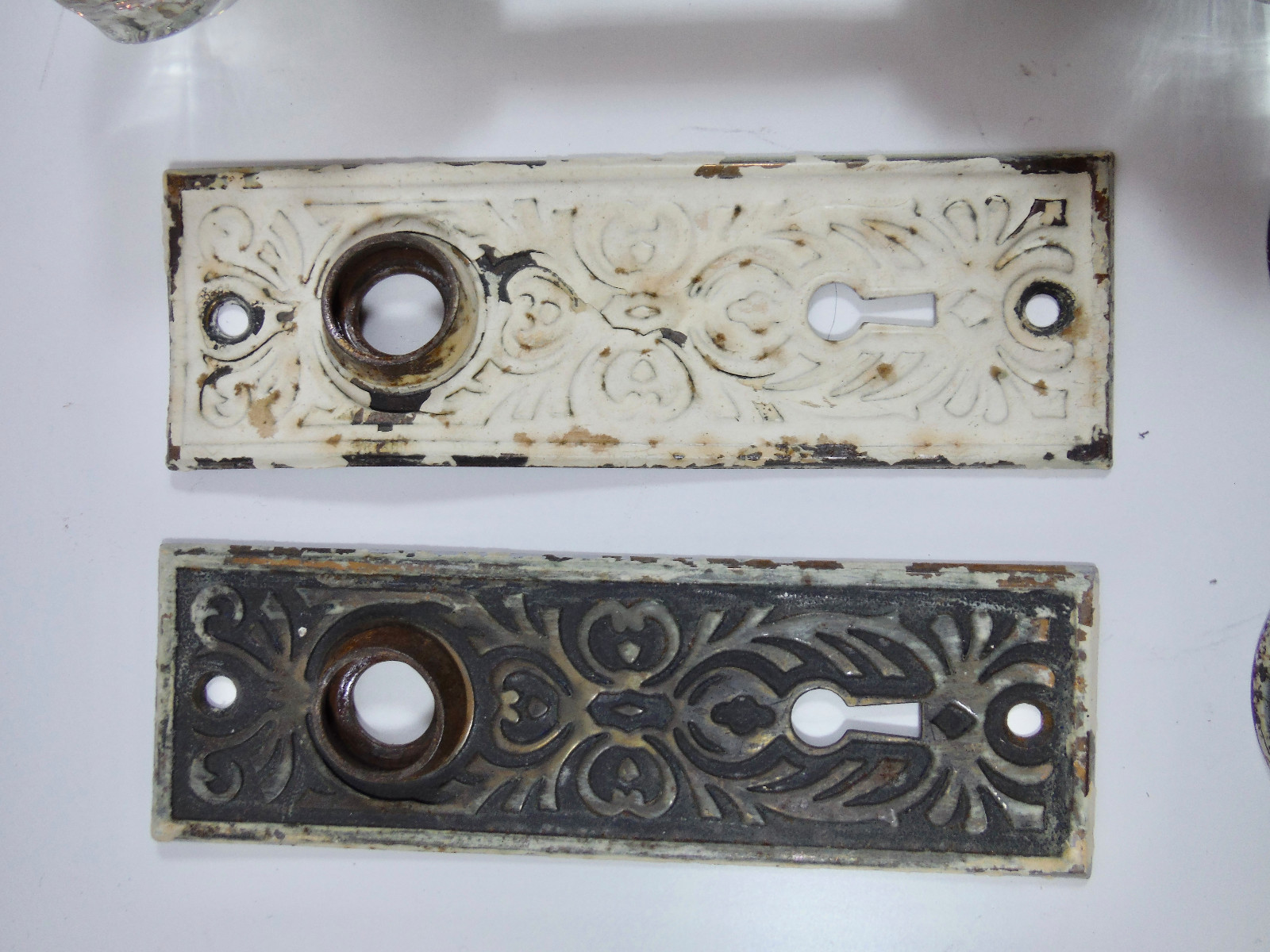 TWO 2 ANTIQUE PAIRs GLASS DOORKNOBS Plates BRASS FIXTURES 8 point & 12 point EUC