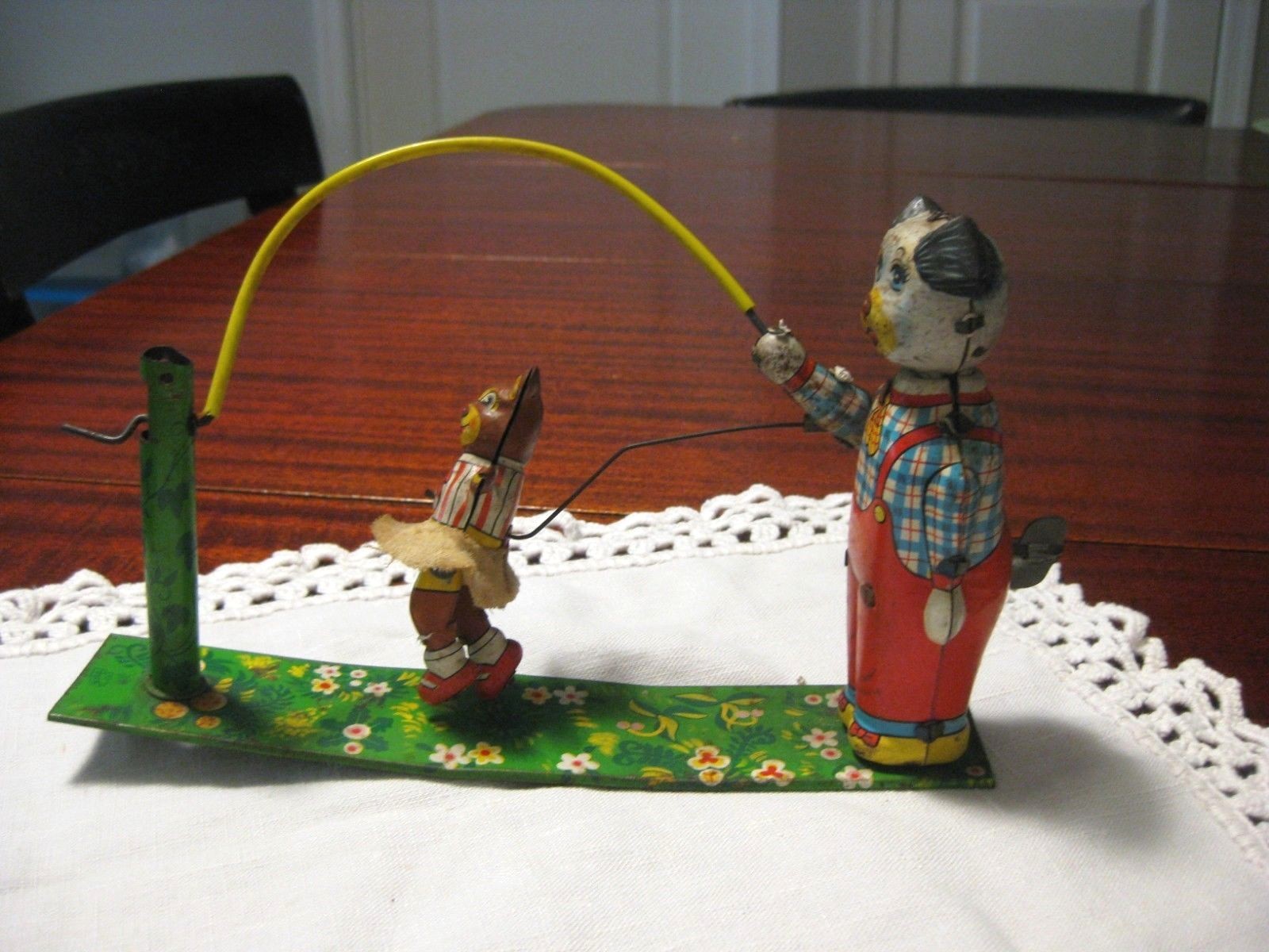 Vintage Antique Wind Up Wind-up Toy Dog Playing Jump Rope Bear Works! SHIPS FREE