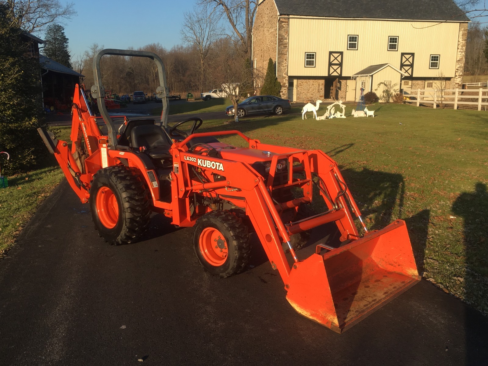 Kubota B7500 Diesel Tractor, 21HP, 4x4, Hydro, PS, Loader & Kubota Backhoe
