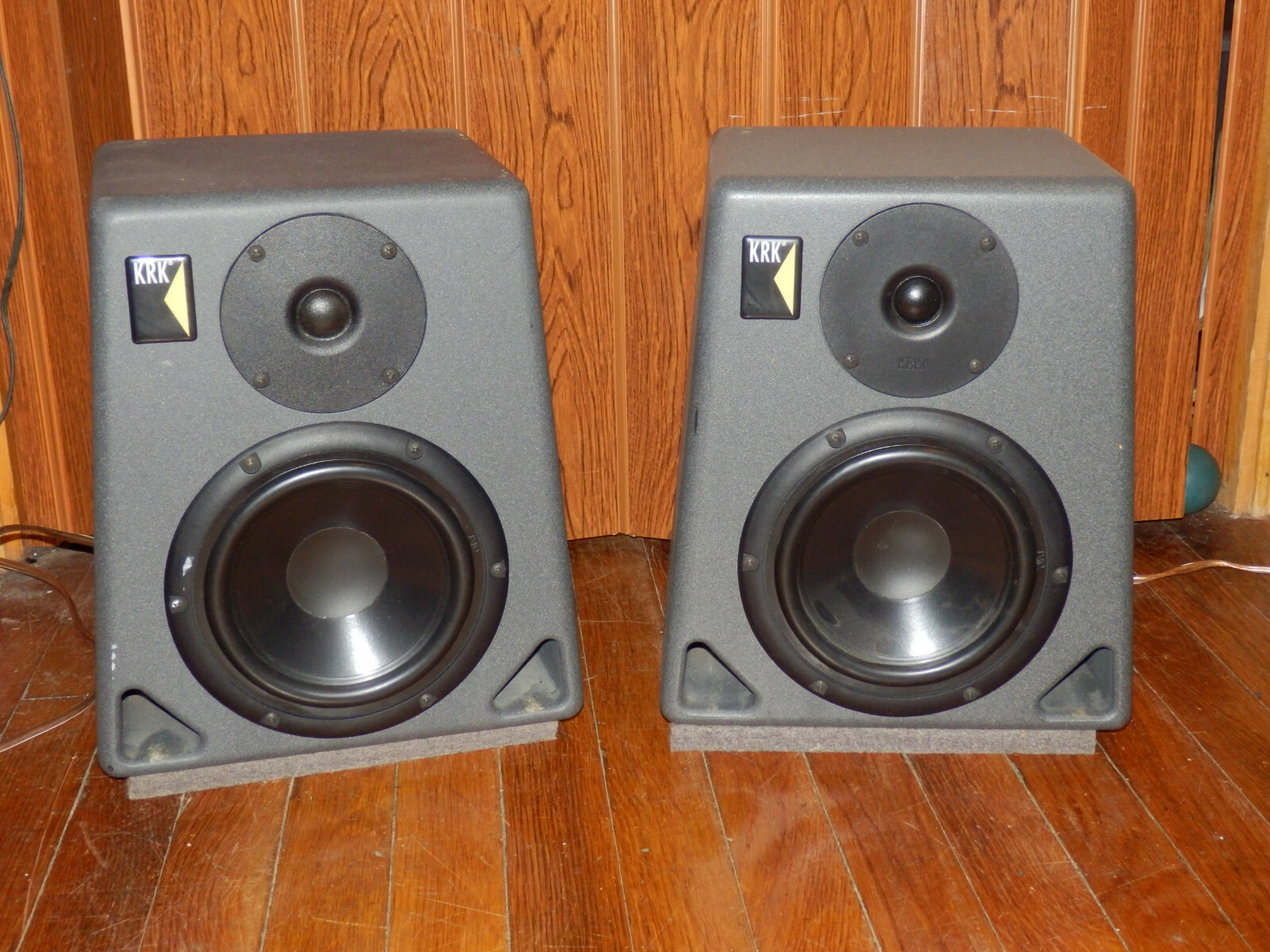 PAIR ORIGINAL KRK ROKIT Studio Monitor Speakers GRAY Made PAIR ORIGINAL KRK ROKIT Studio Monitor Speakers GRAY Made