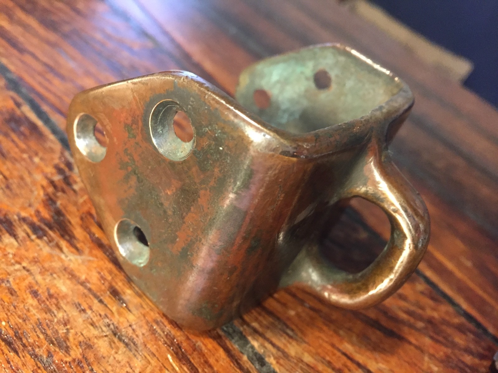 VINTAGE CAST BRONZE BOOM BAIL INSIDE THROAT MEASURES 2 1/8