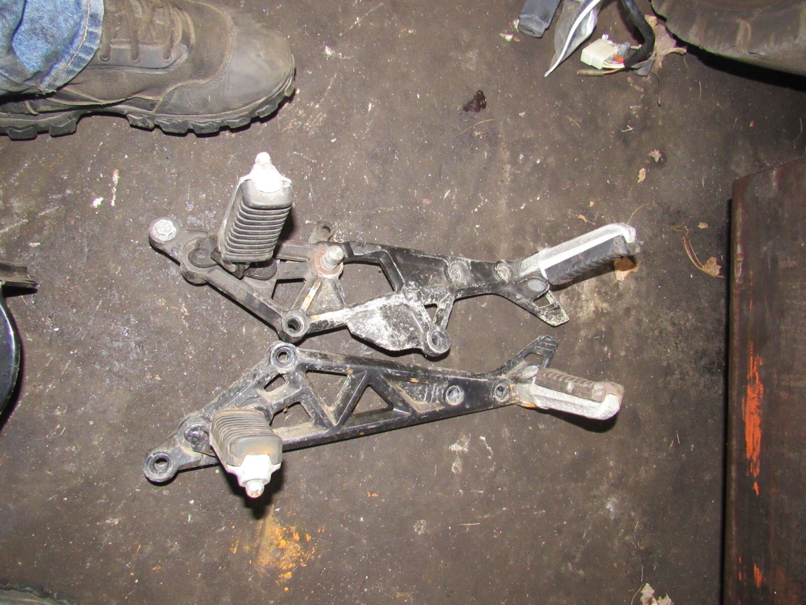 ポテトページ 1984 kawasaki zx750 e gpz turbo foot pegs and brackets left
