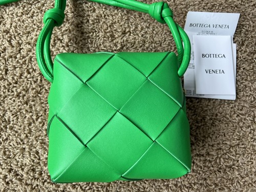 Bottega Veneta Cassette Camera Crossbody Bag Maxi Intrecciato Leather Mini  Green