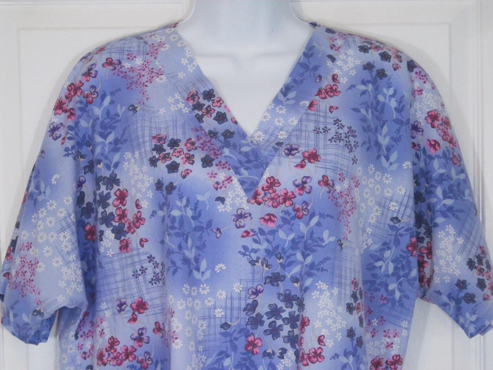 Cherokee Scrubs Top size Medium Blue Pink Purple Floral