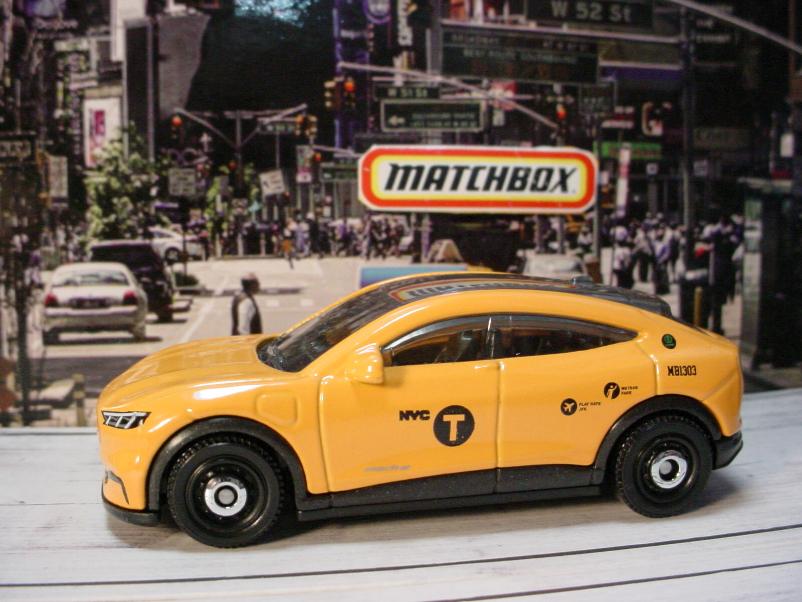2023 Matchbox '21 FORD MUSTANG MACH-E #22☀ yellow-orange