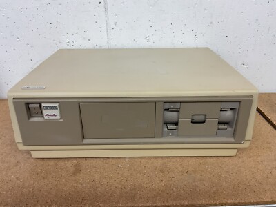 Vintage Digital DEC Rainbow PC100-B2 Computer Powers Up