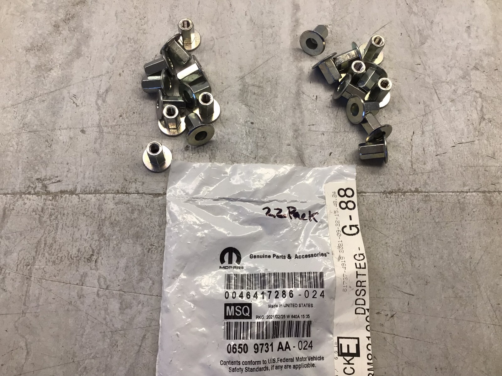 22 Pack 2015-2017 Chrysler 200 OEM Genuine Mopar Nut Rivet 6509731AA