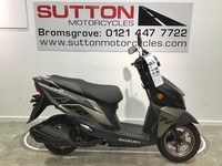 SUZUKI AVENIS 125 2025 White and Green/Silver available.