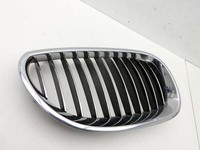 BMW E61 525d 04-07 Frontgrill Kühlergrill Niere Rechts BMW E61 525d 04-07 09.11.2006 7065702 51137065702 gebraucht Vorschau 4