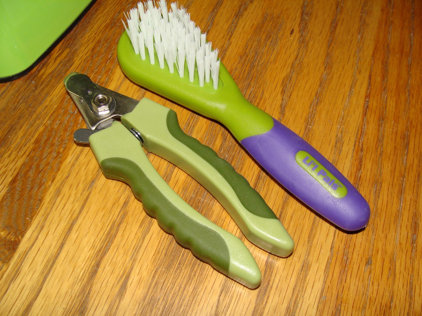 2 DOG BOWLS - NAIL CLIPPERS - BRUSH - 4 DASCHOUND CLOTHING OUTFITS