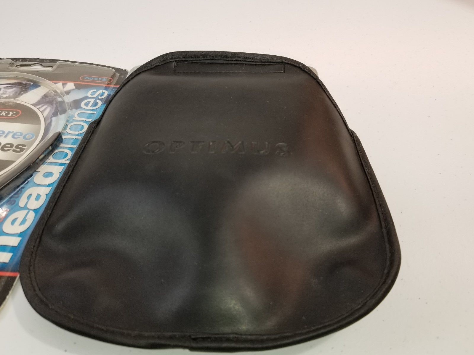 Optimus Hyper DAS Compact Disc Player - Extended Bass System With Headphones