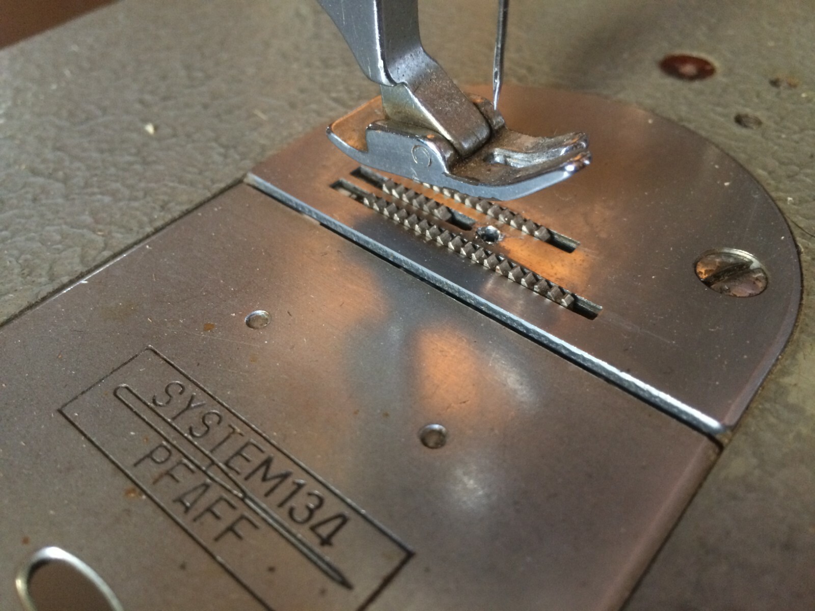 PFAFF 136 6/2BS Lockstitch Reverse Industrial Sewing Machine 134 System + EXTRA