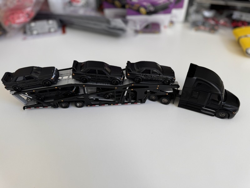 Hot Wheels Elite 64 Freightliner Cascadia + 5 Mercedes Evo 190e 2.5-16 Display