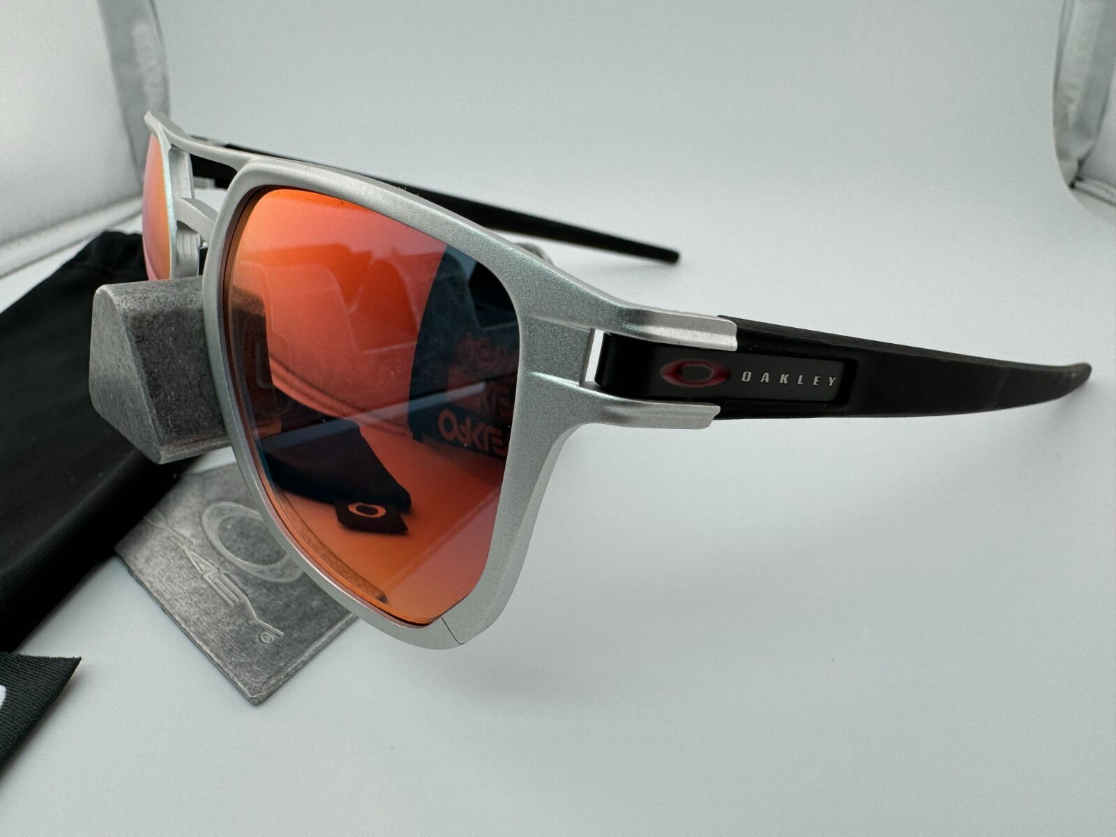 Pre-owned Oakley Latch Alpha Matte Silver Torch Iridium Sunglasses Authentic Oo4128-02