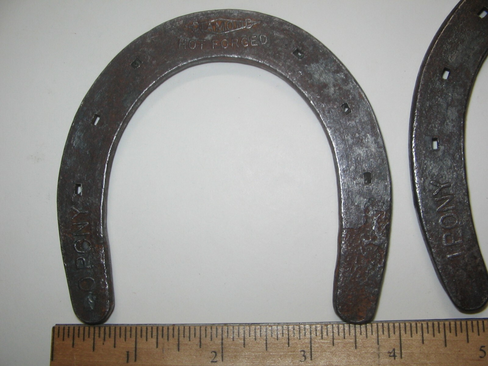 2 Steel horseshoes pony made by Diamond - Hot forged pony 1 @ # 0 and 1 @ # 1