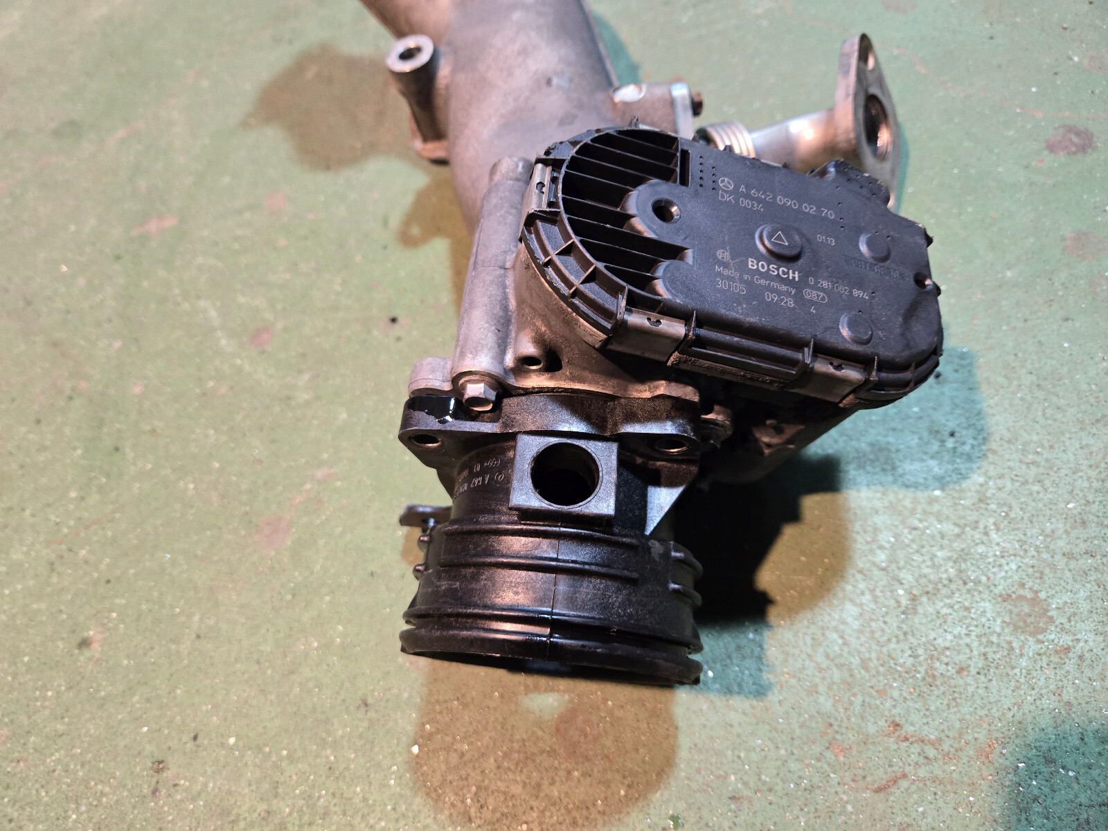 a6420983007 Mercedes-Benz OM642 intercharging air tube cross tube 10-18 Sprinter - Picture 9 of 11