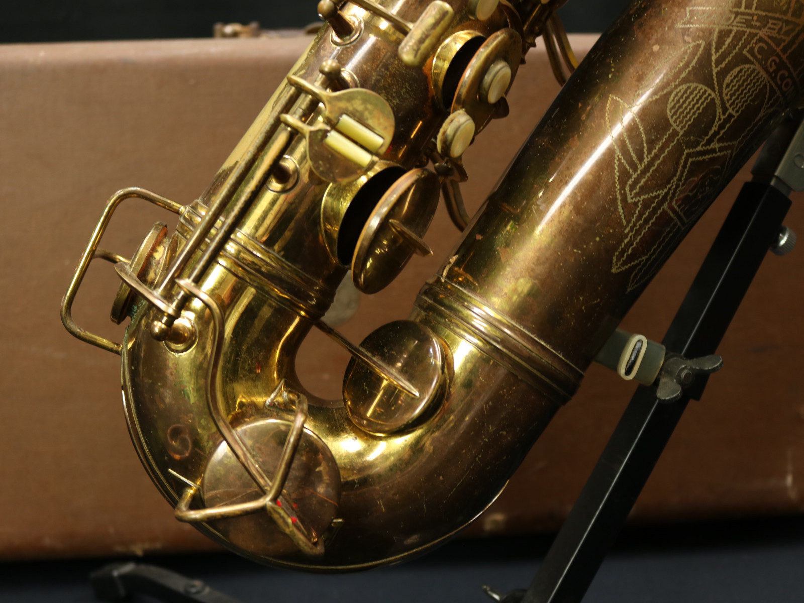 VINTAGE CONN 10M TENOR SAX,ORIGINAL LACQUER,NEEDS SOME WORK, ANGRY LADY ON BELL