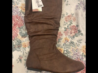TWISTED SHELLY LADIES BROWN BOOTS IN 10W 