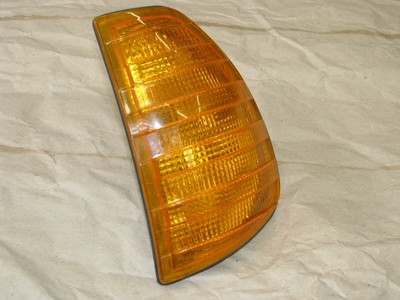 1//76-1//85 Blinker gelb rechts MERCEDES W123 sedan 200-280E