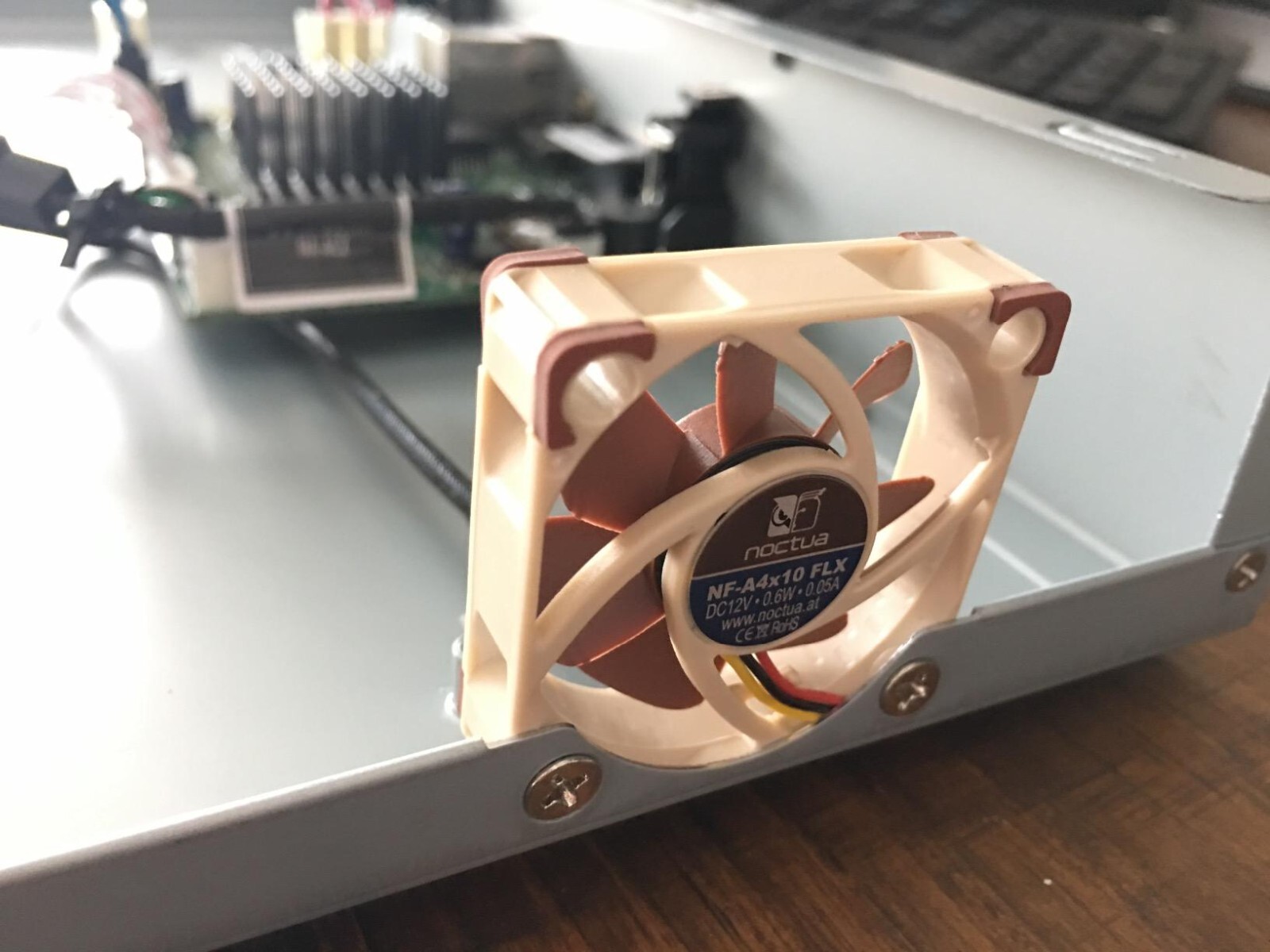 Noctua NF-A4x10 FLX, プレミアム 静音 ファン Noctua NF-A4x10 FLX プレミアム 静音 ファン 3-Pin接続 40x10mm